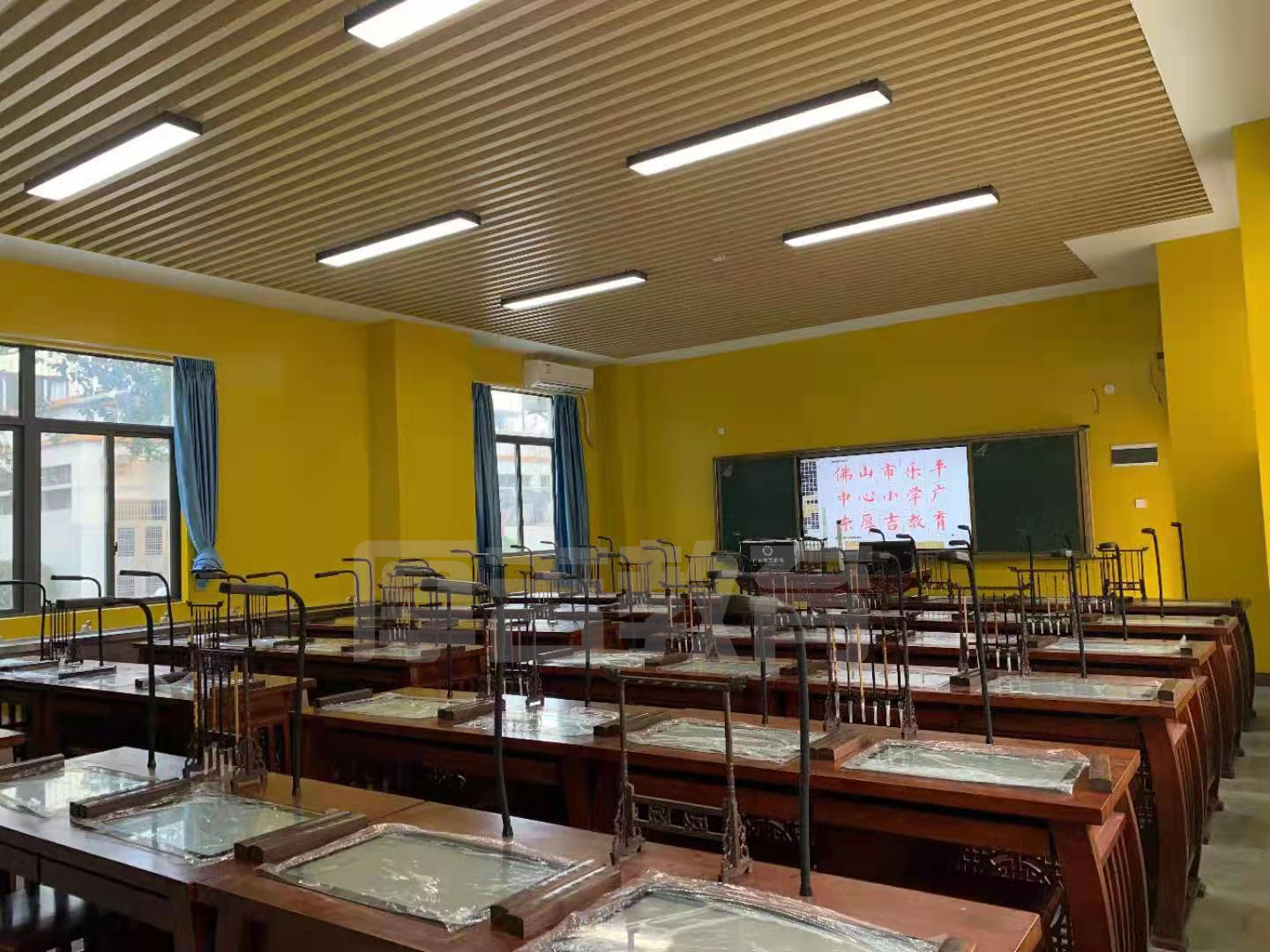 智慧<a href='http://m.bzker.cn/chanpin/57-1.html' target='1' style='font-size:18px; font-weight:bold; color:#000000;'>書法室</a>