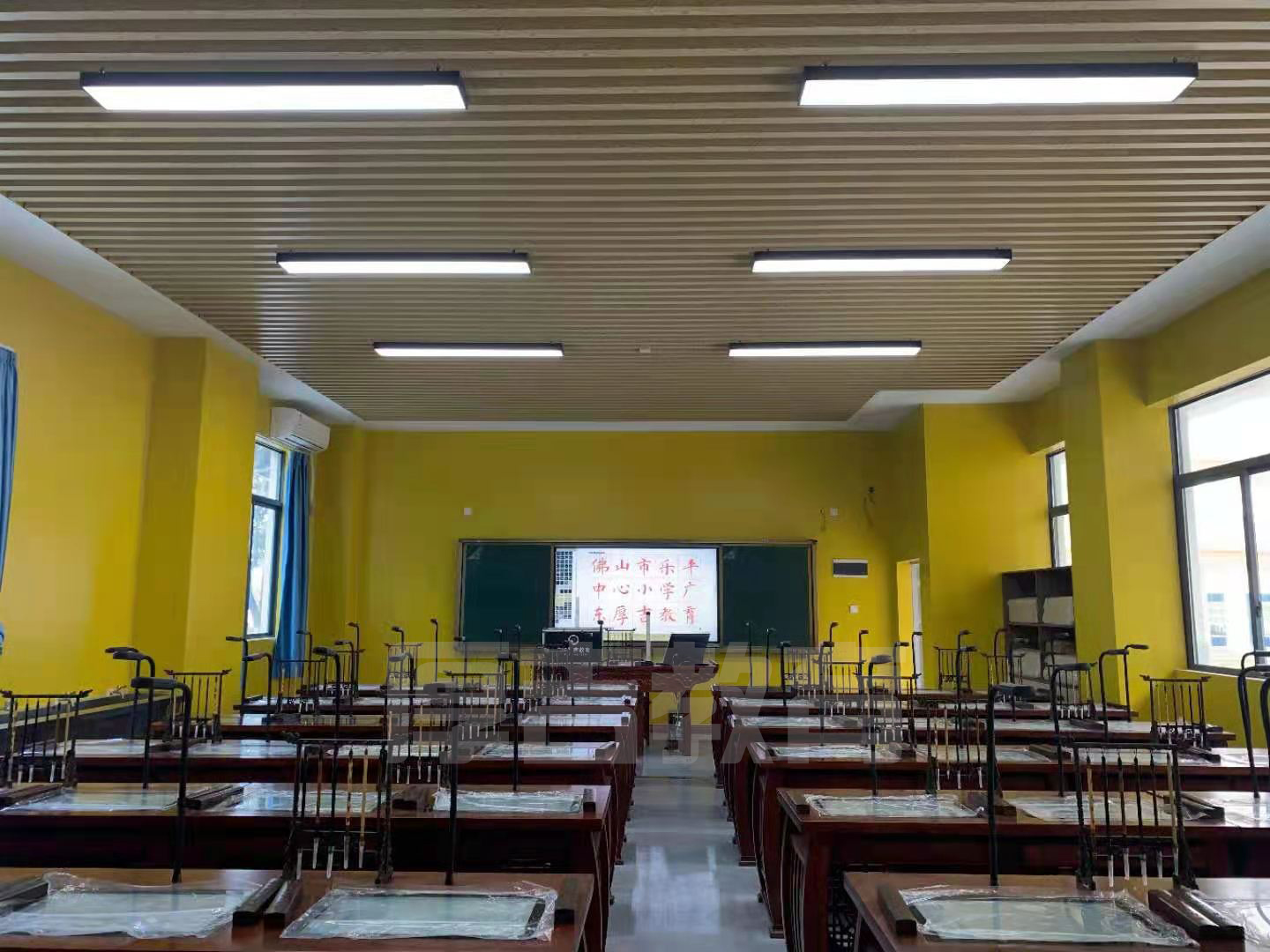 學(xué)校<a href='http://m.bzker.cn/chanpin/57-1.html' target='1' style='font-size:18px; font-weight:bold; color:#000000;'>書法室</a>