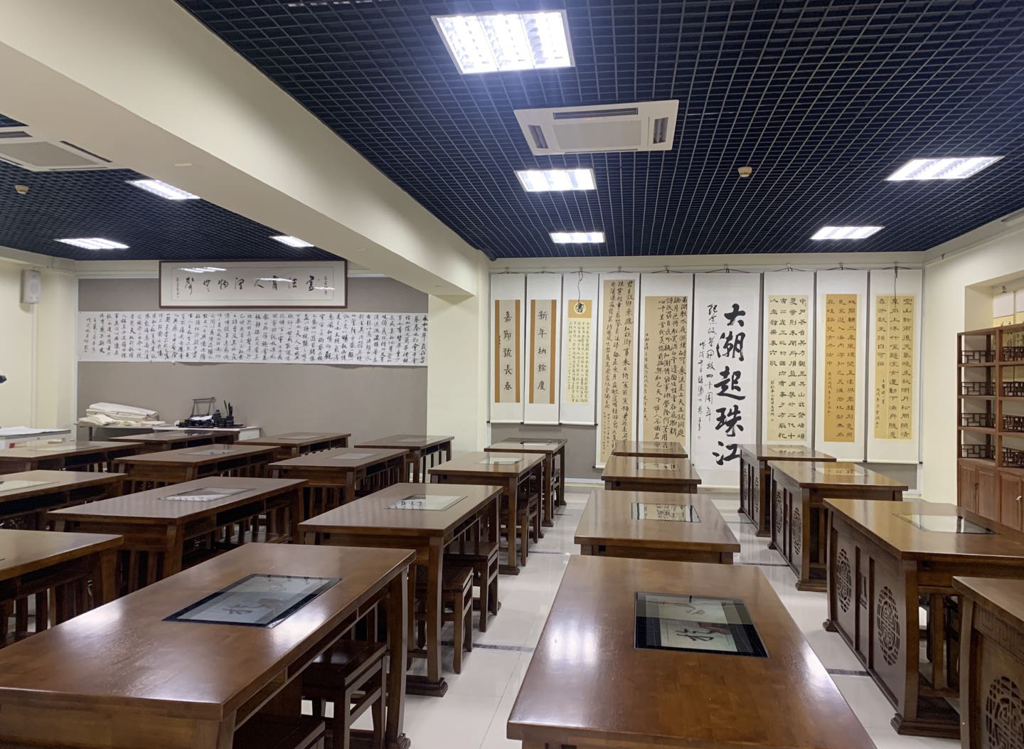 <a href='http://m.bzker.cn/chanpin/57-1.html' target='1' style='font-size:18px; font-weight:bold; color:#000000;'>書法室</a>