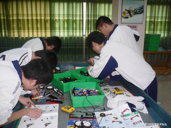 <a href='http://m.bzker.cn/chanpin/60-1.html' target='1' style='font-size:18px; font-weight:bold; color:#000000;'>機(jī)器人功能室</a>2